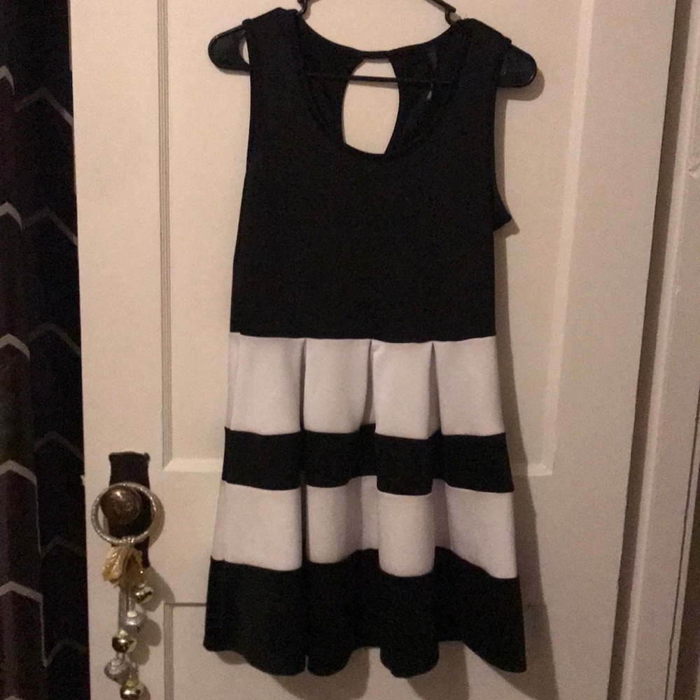 Women’s Sleeveless Dress
